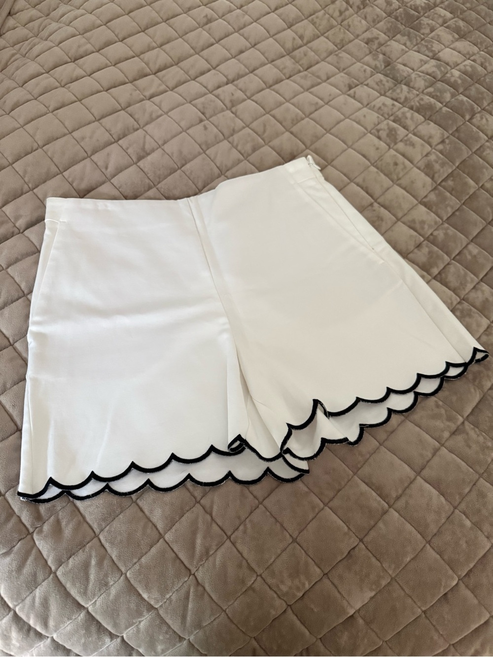 Ann Taylor White High-Waist Scalloped Shorts with Navy Blue Trim